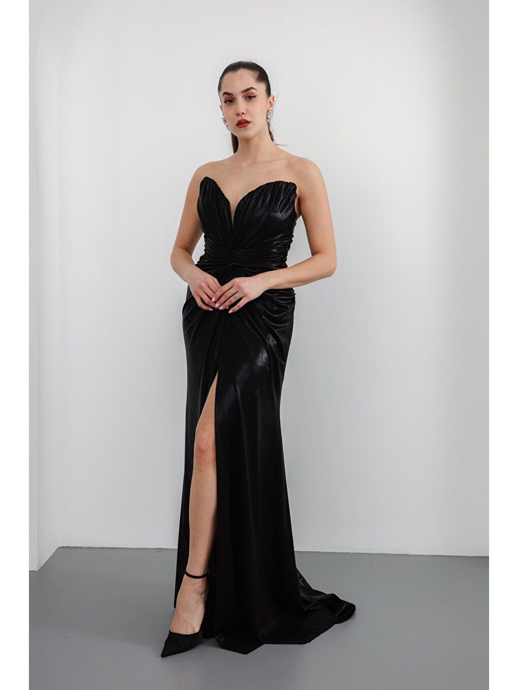 Kadın Siyah Kedi Kulağı Parlak Kumaş Uzun Abiye Elbise-1