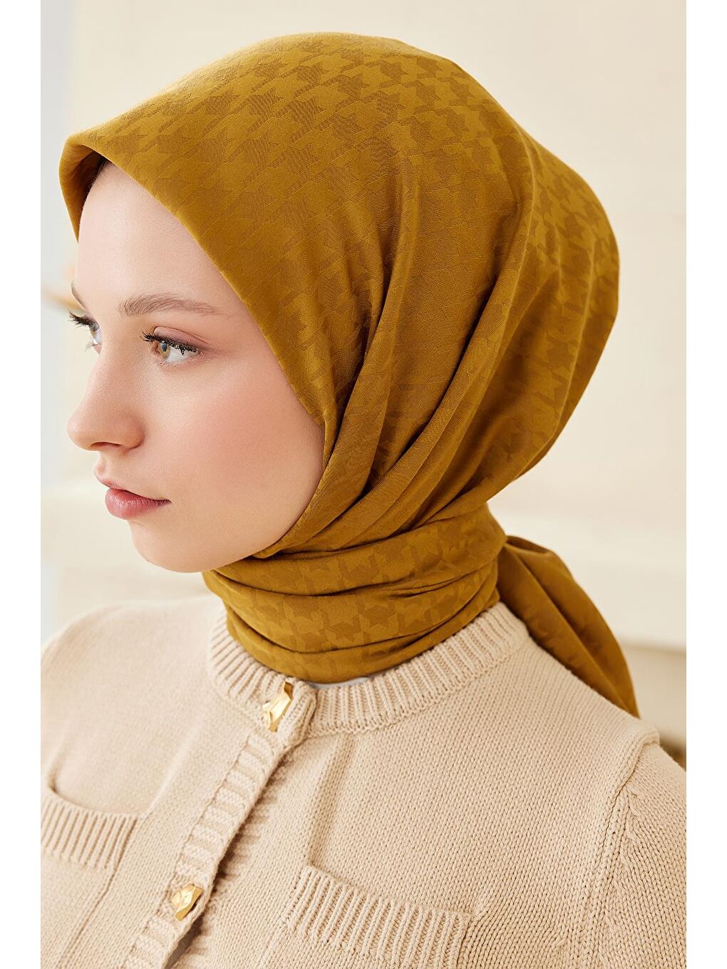 Sarı Kazayağı Desen Modal Jakar Eşarp Hardal-4