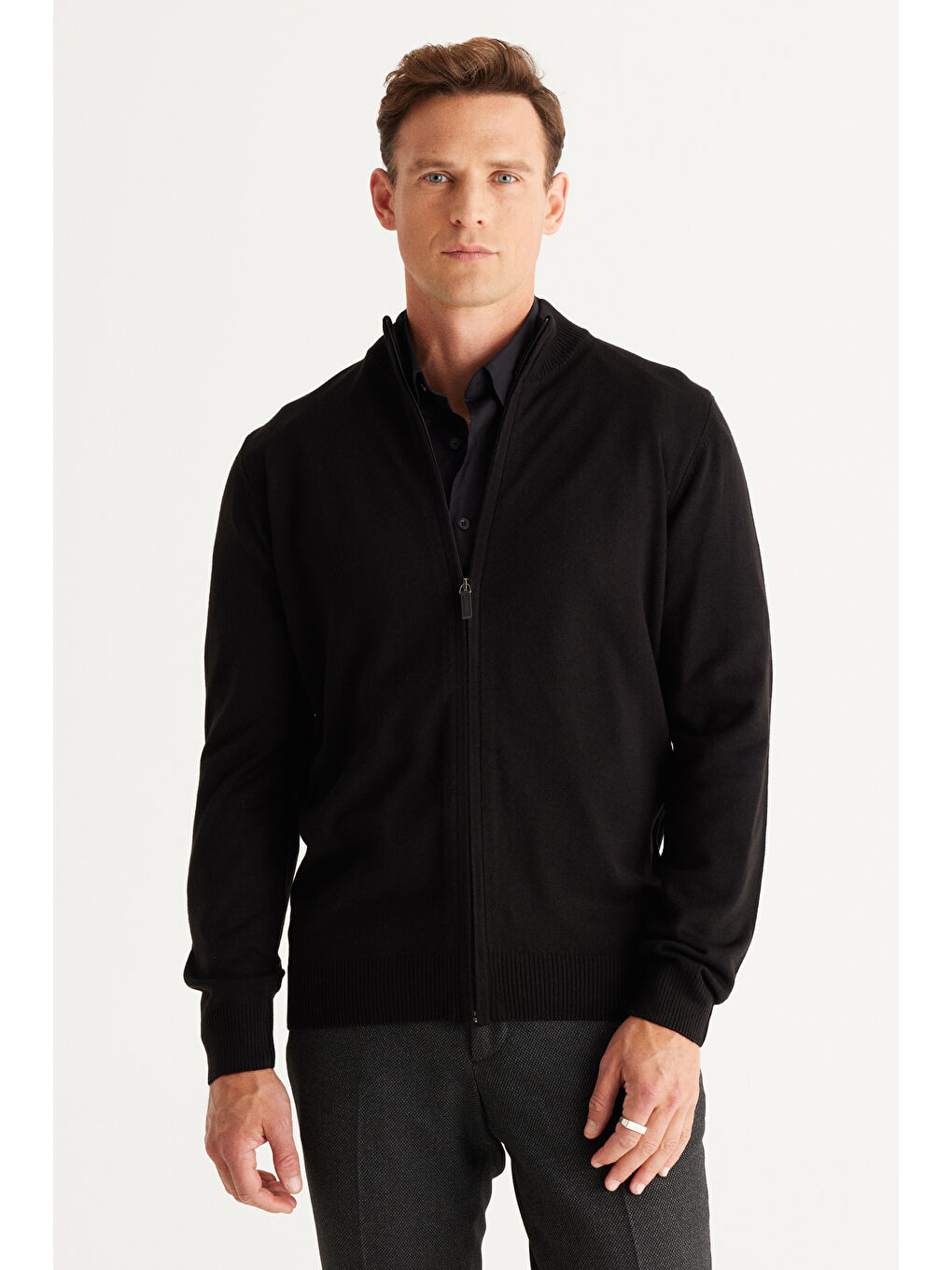 Erkek Siyah Tüylenme Yapmayan Standart Fit Normal Kesim Dik Yaka Triko Hırka