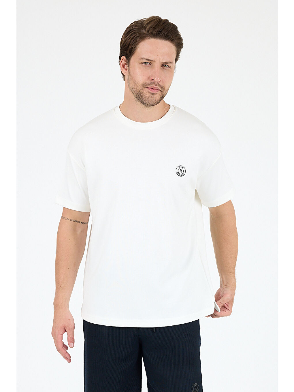 Ekru Oversize Bisiklet Yaka Kısa Kollu Erkek TShirt Salaş Rahat Kalıp Yazlık Erkek Basic Tişört 7840-1