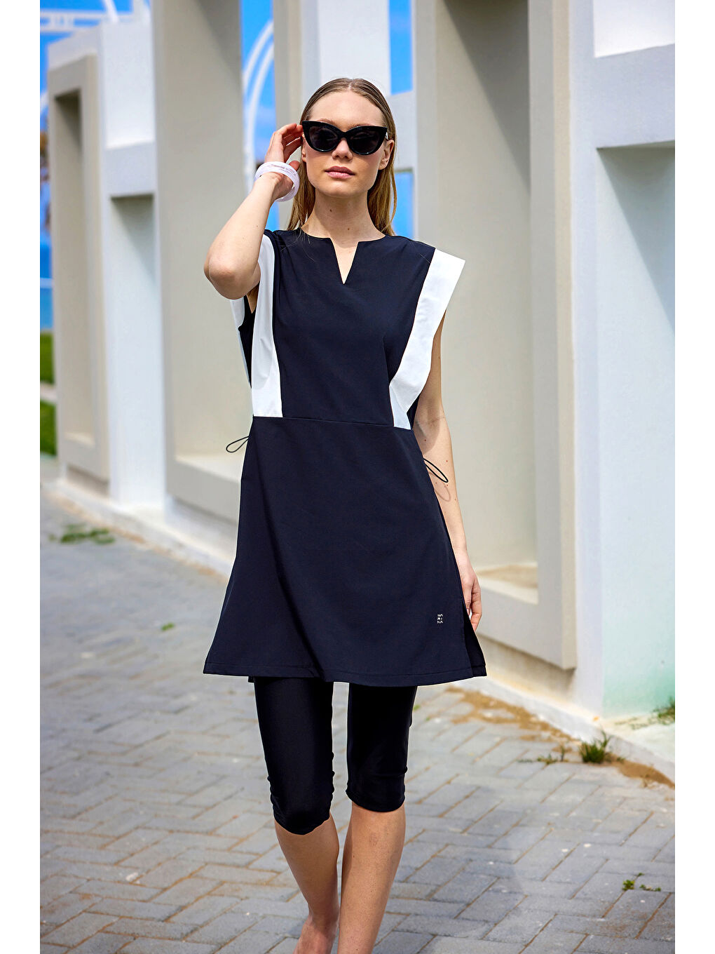 Siyah Yarı Kapalı Mayo UPF50+ Korumalı H2511