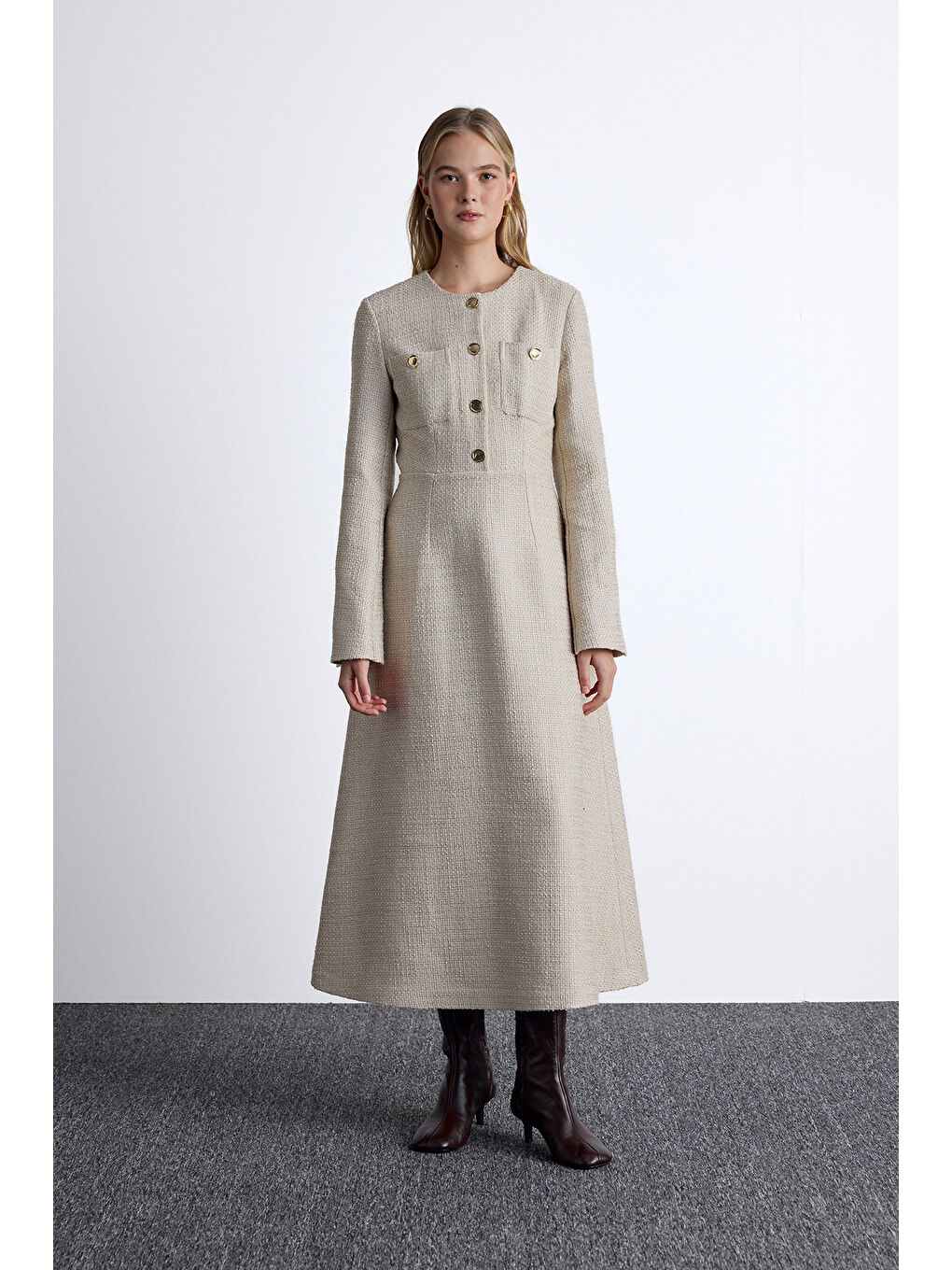 Dokulu Düğmeli Elbise Bej-4