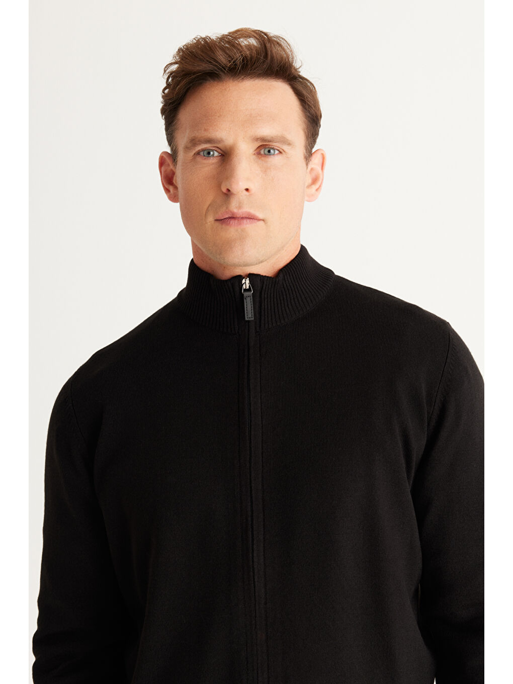 Erkek Siyah Tüylenme Yapmayan Standart Fit Normal Kesim Dik Yaka Triko Hırka-2