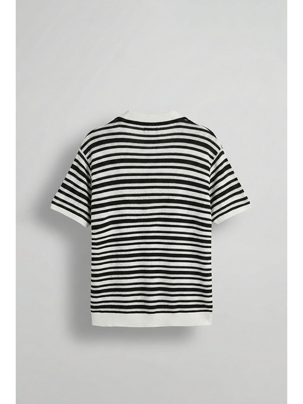 Erkek Oversize Yarım Pat Yaka Fileli Esnek T-Shirt Siyah Beyaz-1