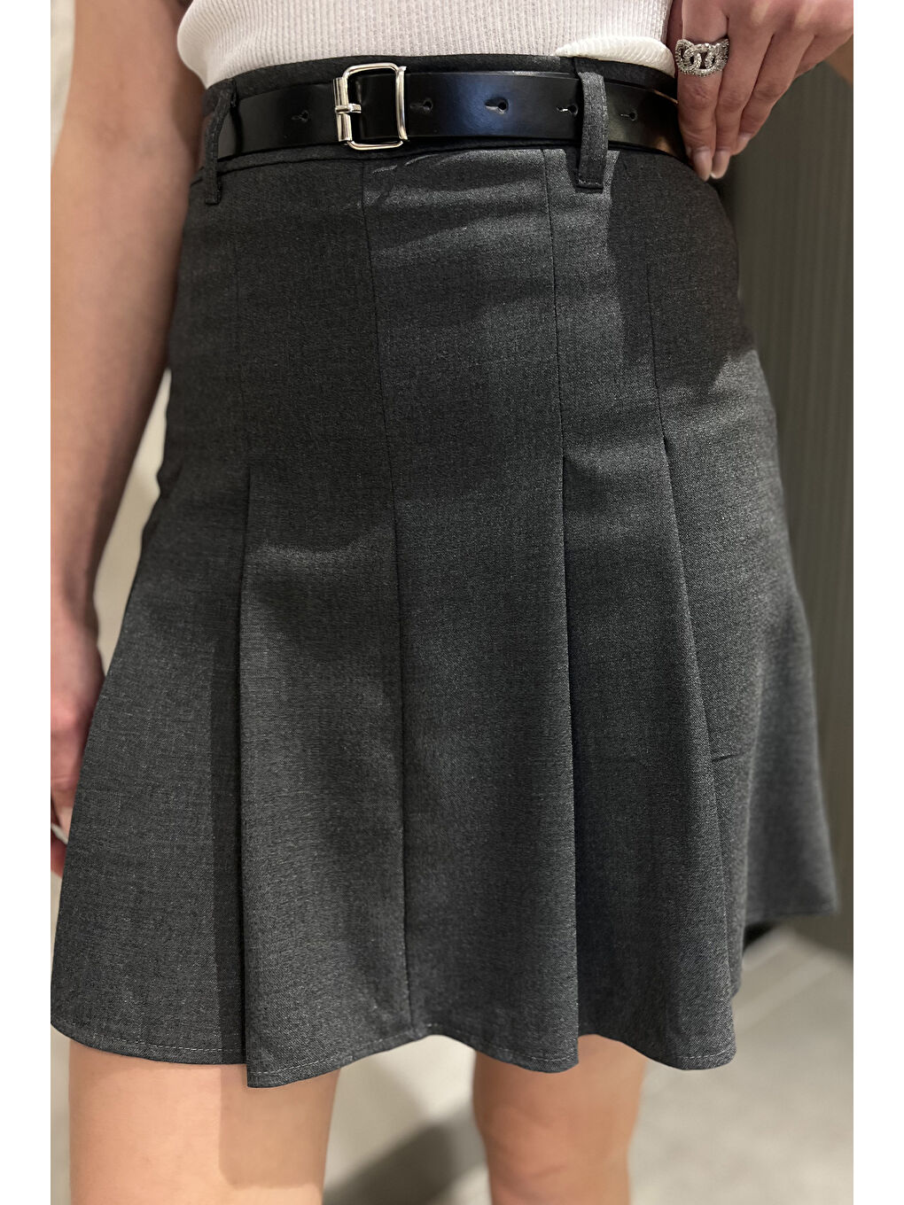 Antrasit Kadın Bel Kemerli İçi Şortlu Pileli Etek-3