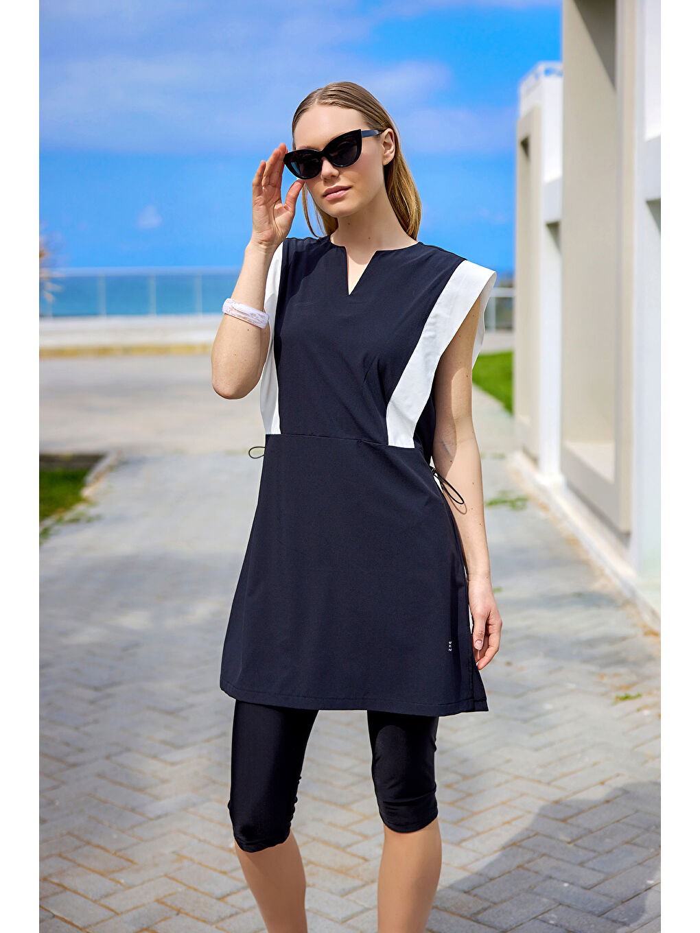 Siyah Yarı Kapalı Mayo UPF50+ Korumalı H2511-2