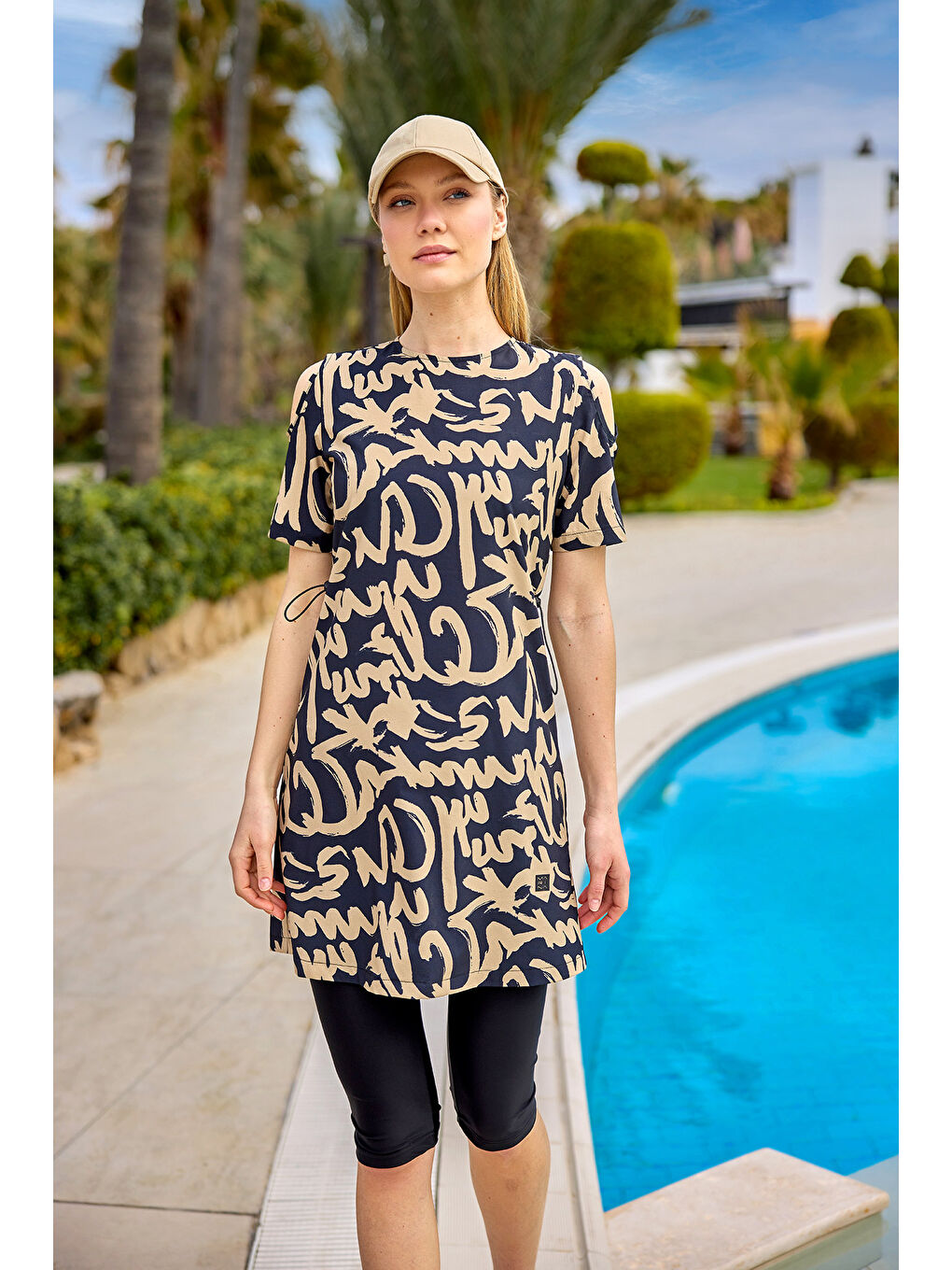 Siyah Desenli Yarı Kapalı Mayo UPF50+ Korumalı  H2505-1