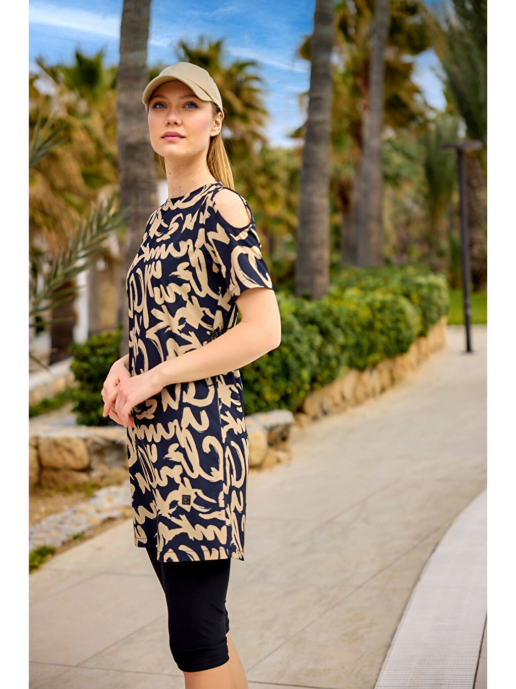 Siyah Desenli Yarı Kapalı Mayo UPF50+ Korumalı  H2505-2