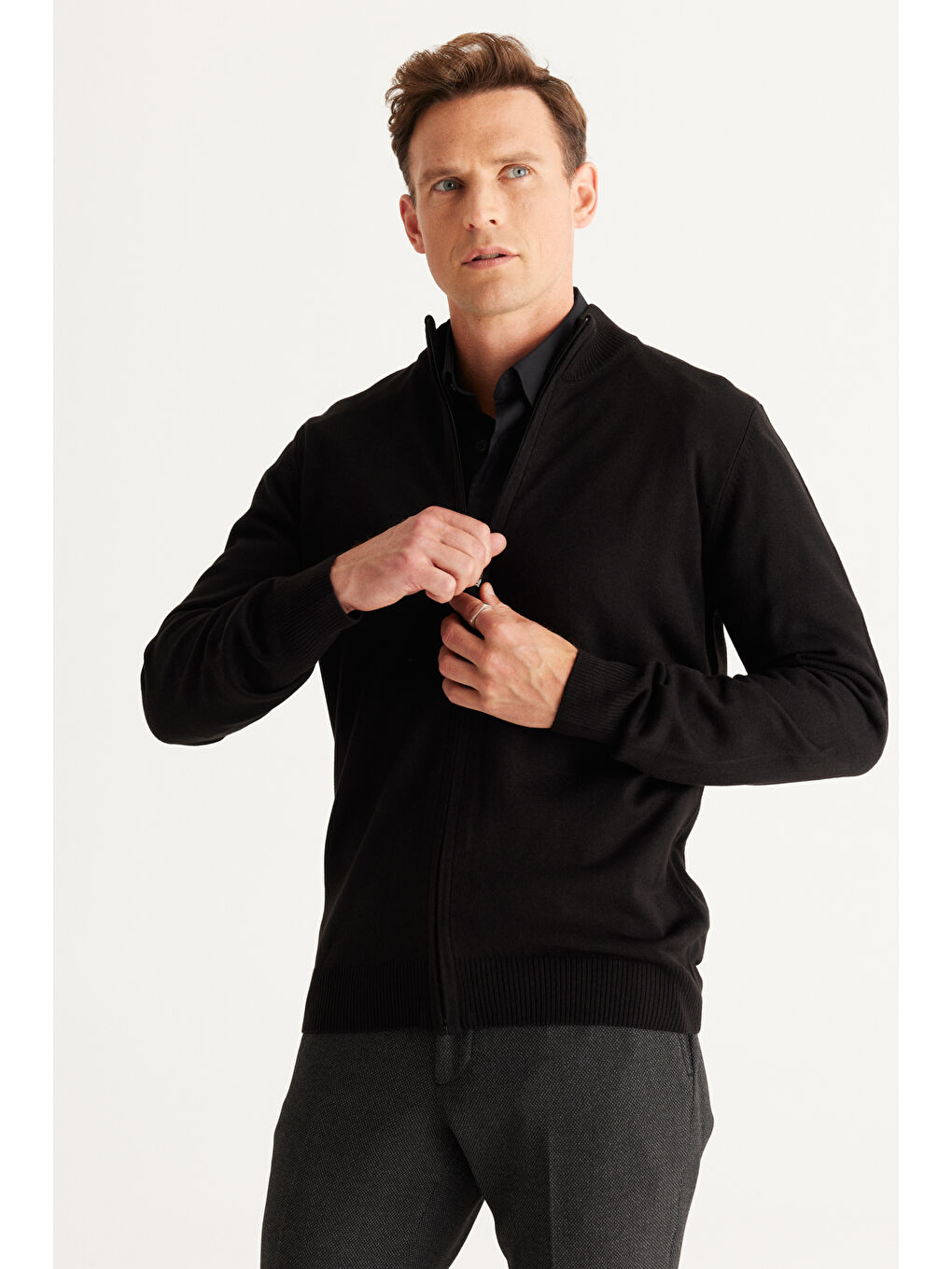 Erkek Siyah Tüylenme Yapmayan Standart Fit Normal Kesim Dik Yaka Triko Hırka-4
