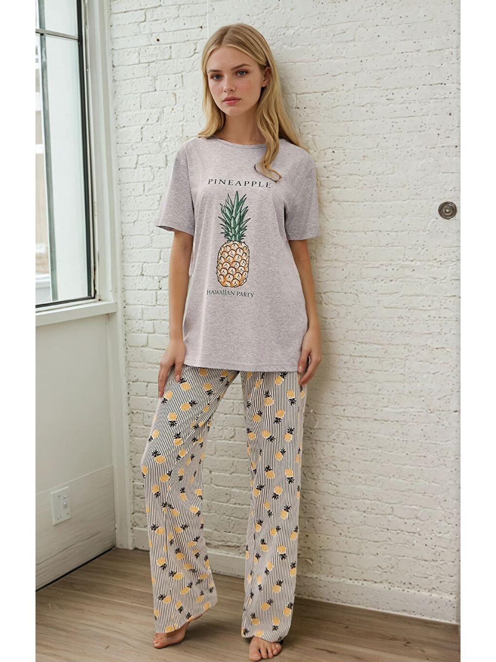 Gri Ananas Desenli Kadın Pijama Takımı – Hawaiian Party