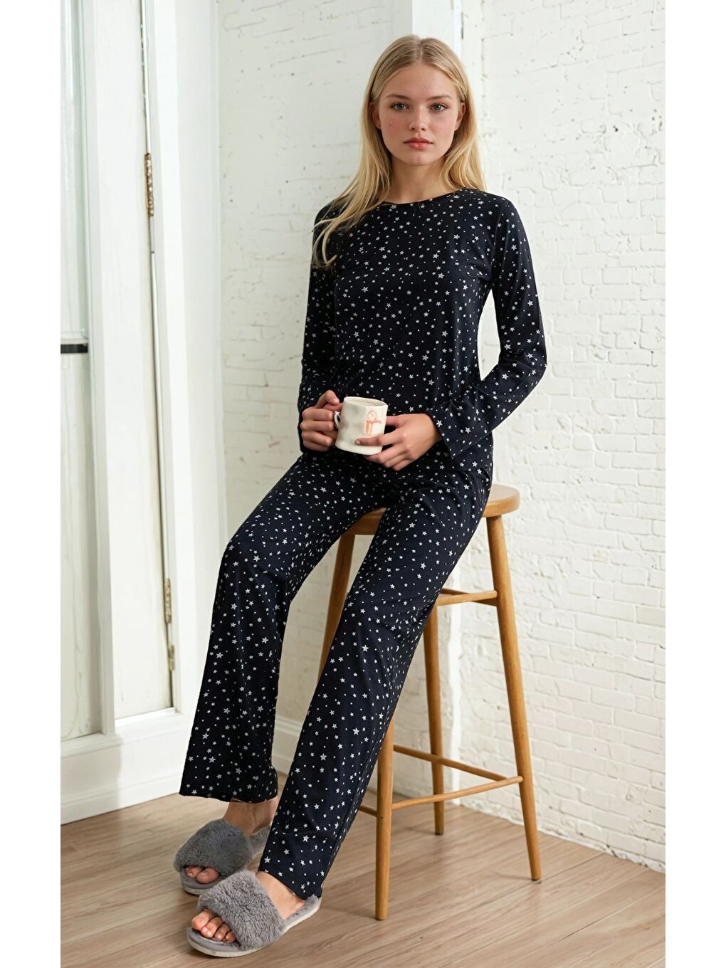 Siyah Yıldız Desenli Süprem Kadın Pijama Takımı-1