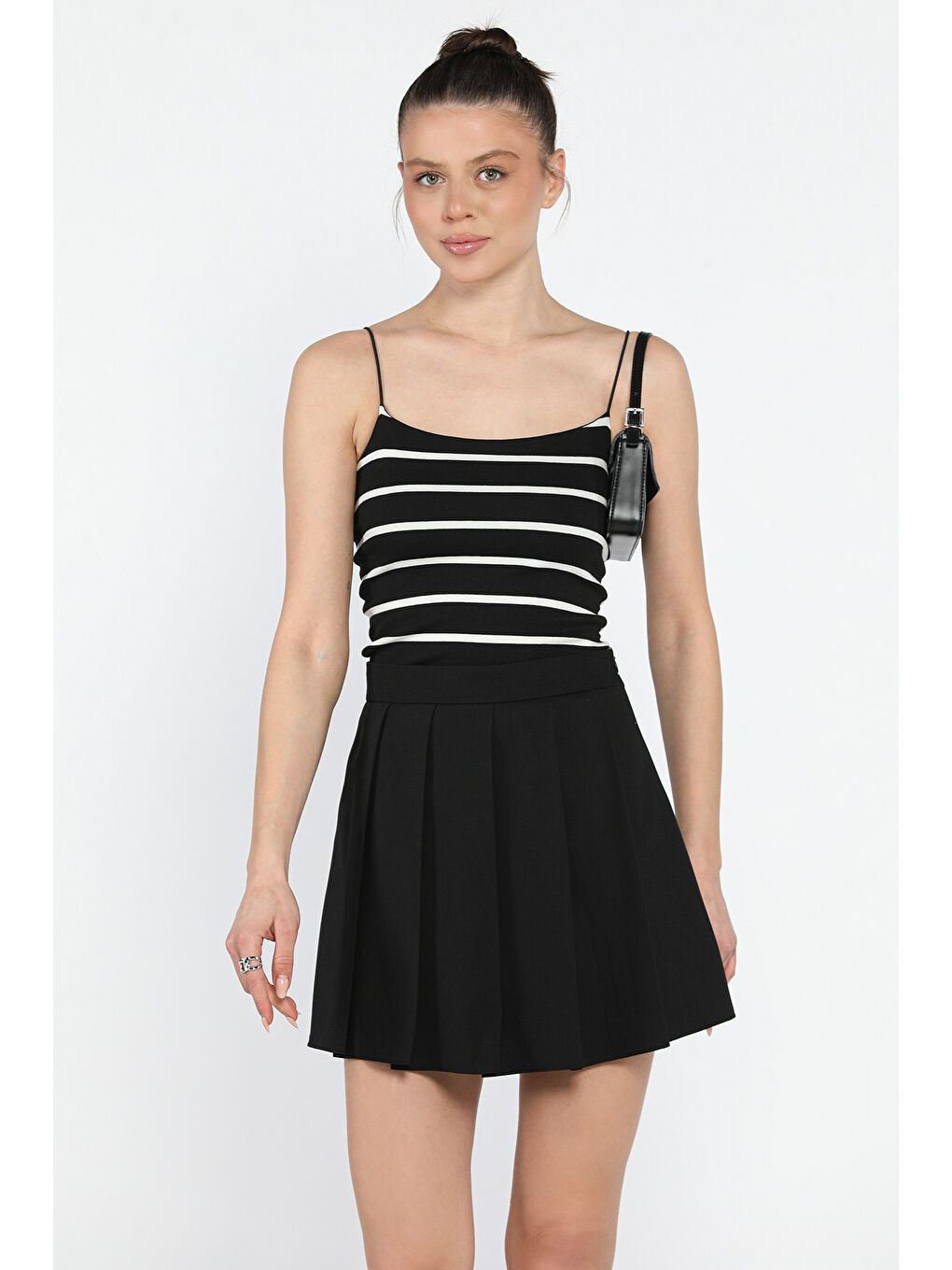 Siyah Pile Detaylı Kadın Şort Etek-1