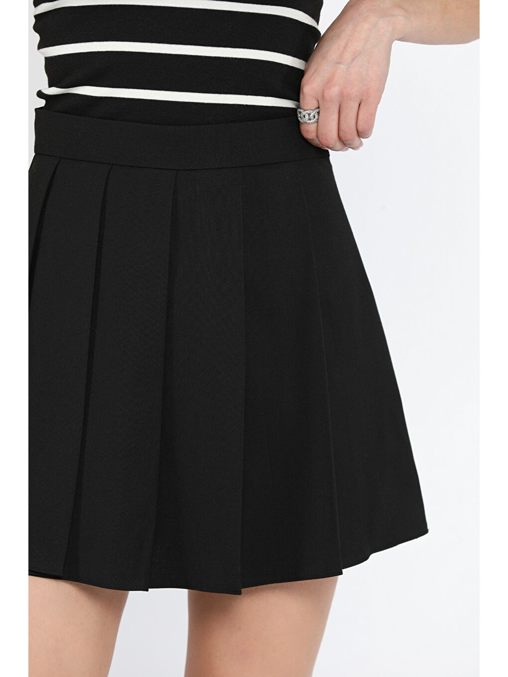 Siyah Pile Detaylı Kadın Şort Etek-3