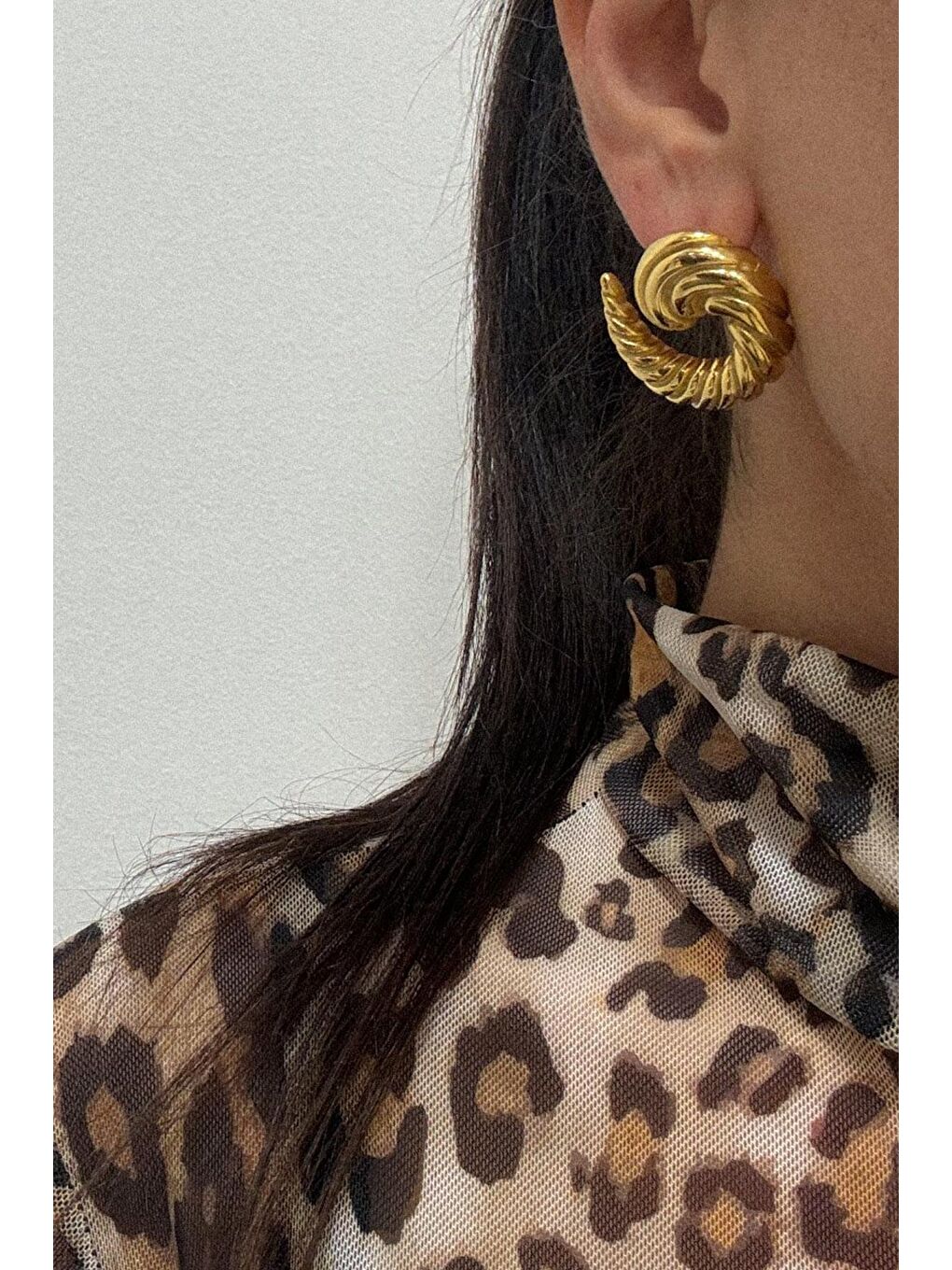 Sarı Vintage Sarmal Gold Kadın Çelik Küpe-2