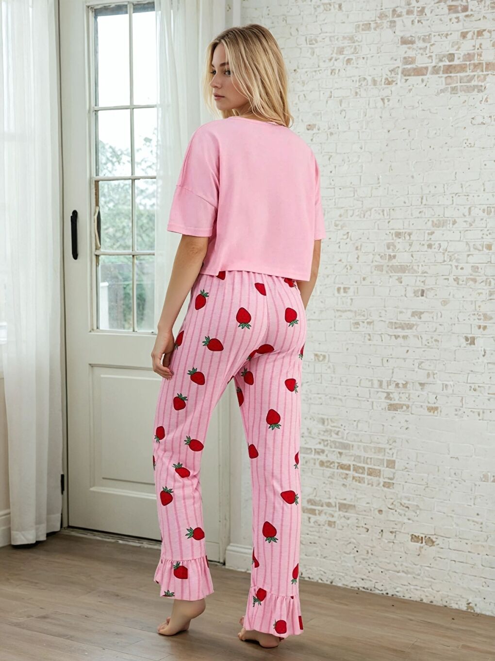 Pembe Çilek Desenli Kadın Kısa Kollu Pijama Takımı-3