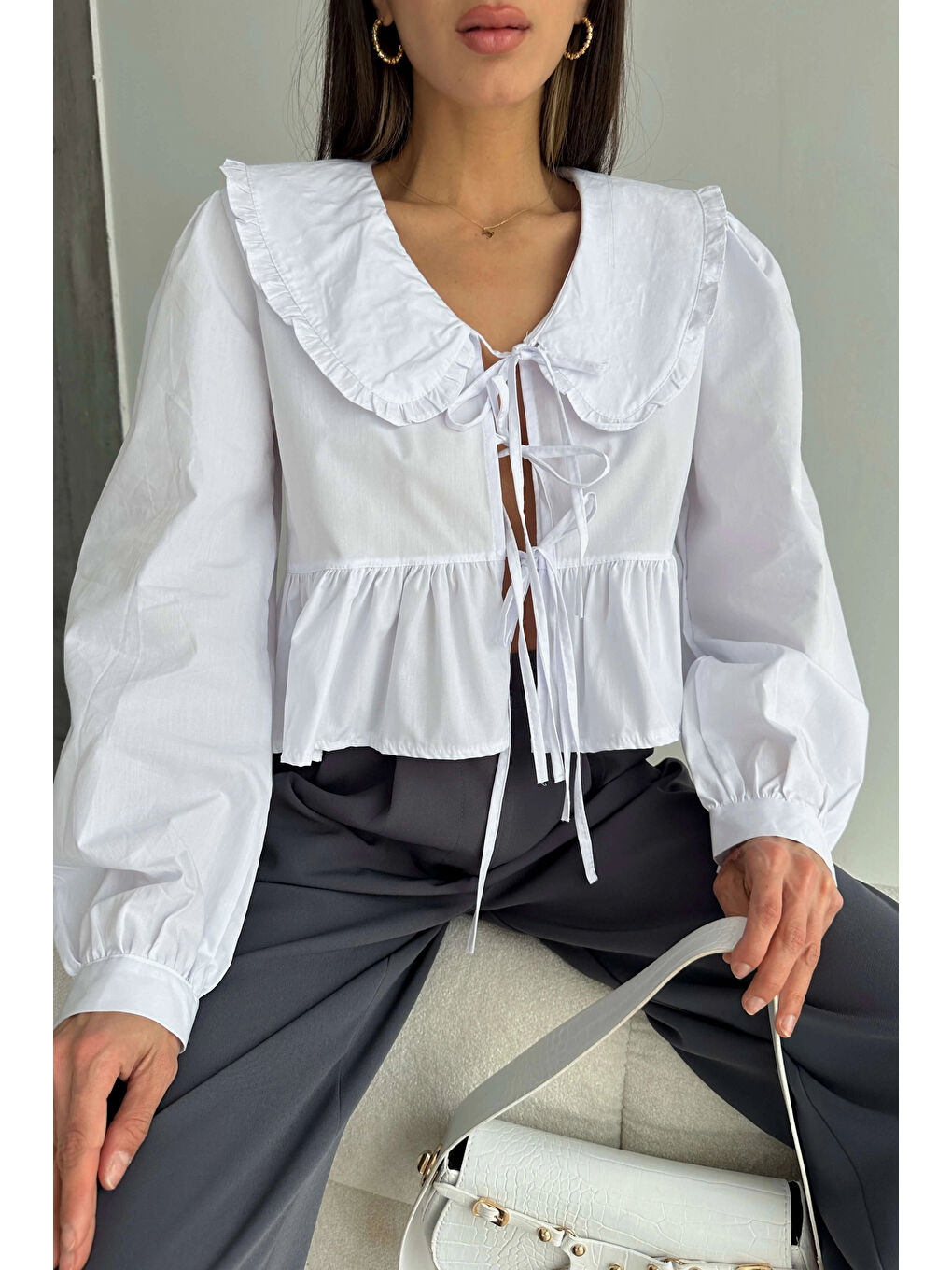 Kadın Beyaz Bebe Yaka Gömlek 1017-0149