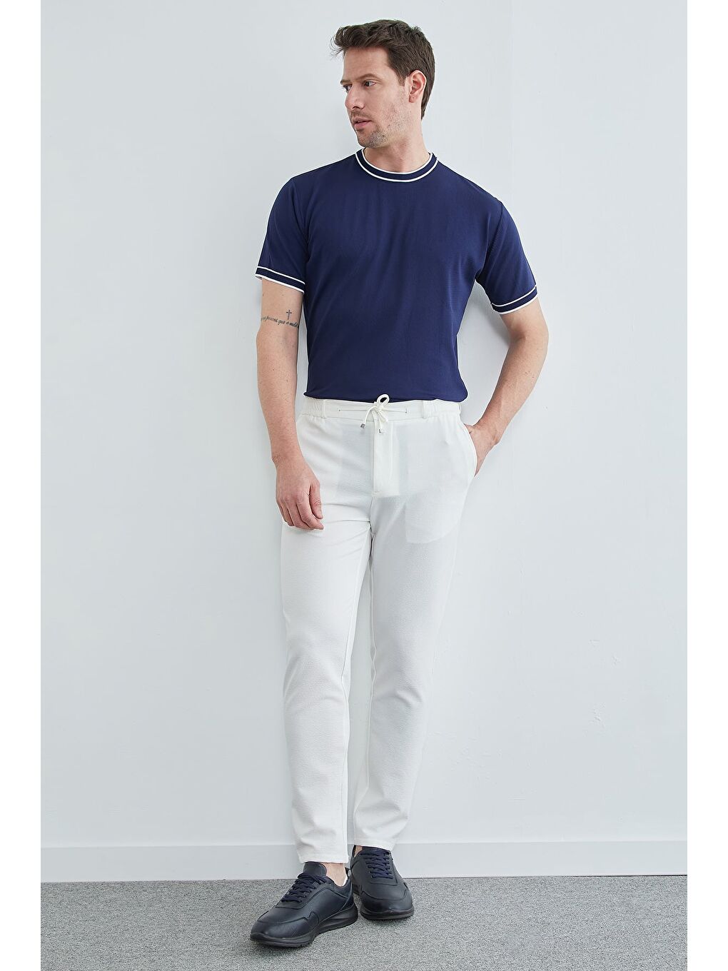 Beyaz Beli Bağcıklı Dokulu Pantolon-2