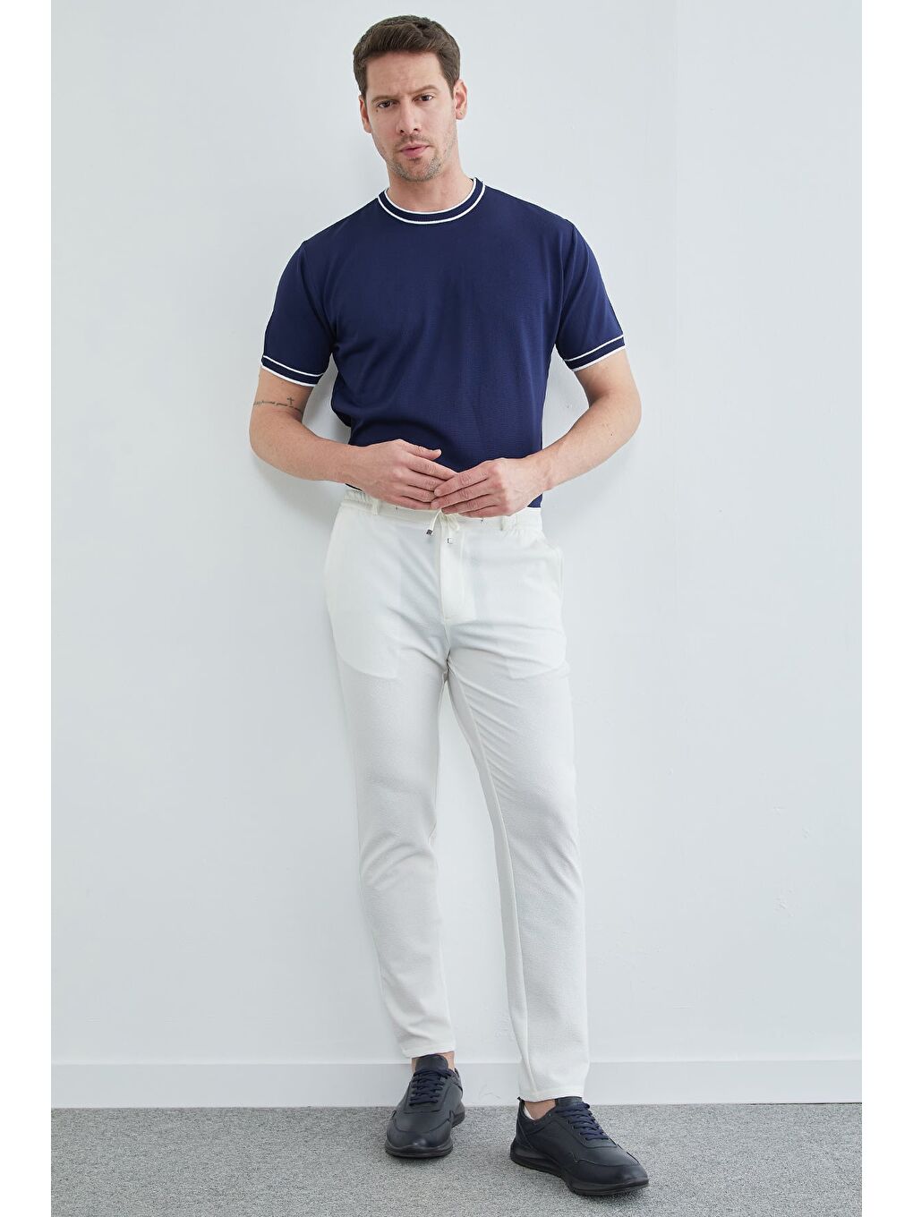 Beyaz Beli Bağcıklı Dokulu Pantolon-3