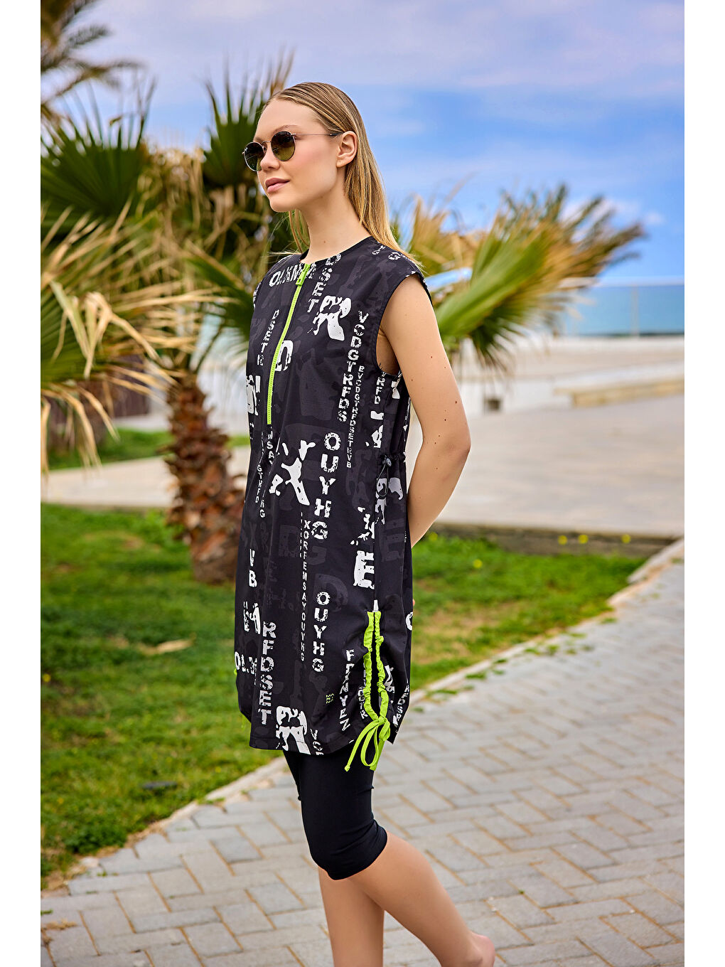 Siyah Desenli Yarı Kapalı Mayo UPF50+ Korumalı H2506-1