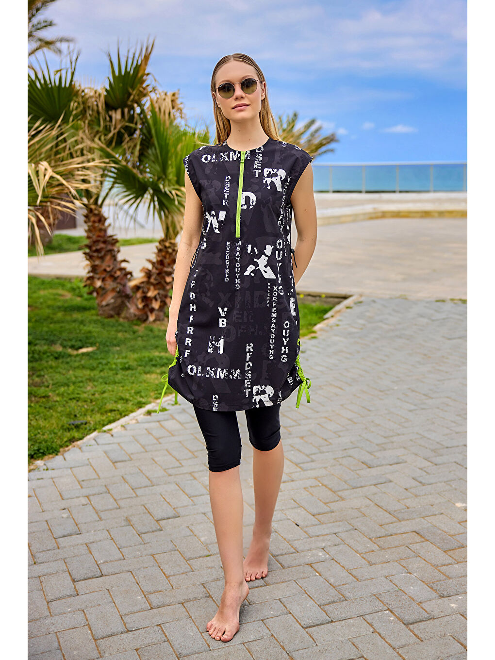 Siyah Desenli Yarı Kapalı Mayo UPF50+ Korumalı H2506-2