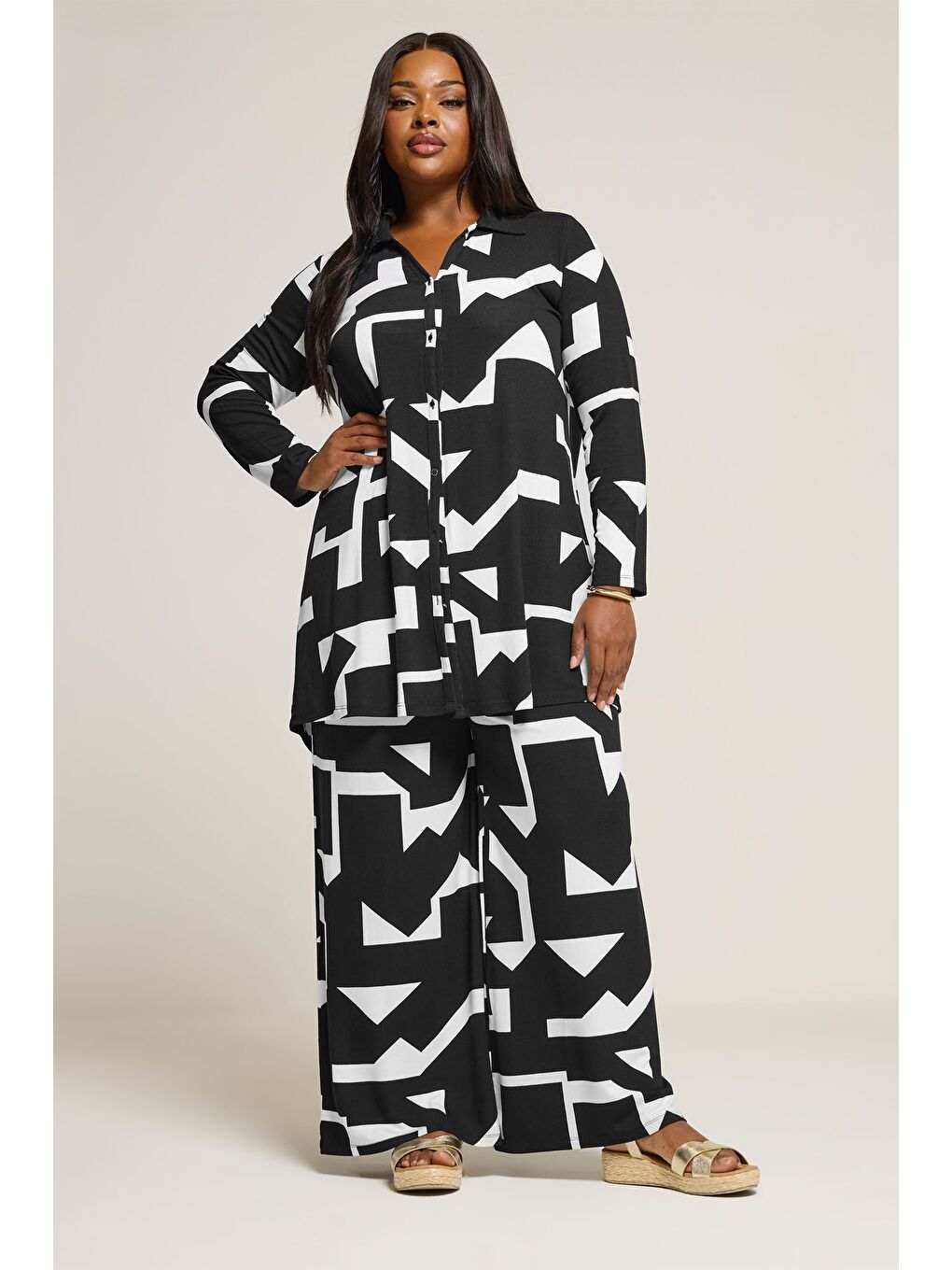 Siyah Büyük Beden Uzun Kollu Soyut Desenli Uzun Gömlek 304106-3