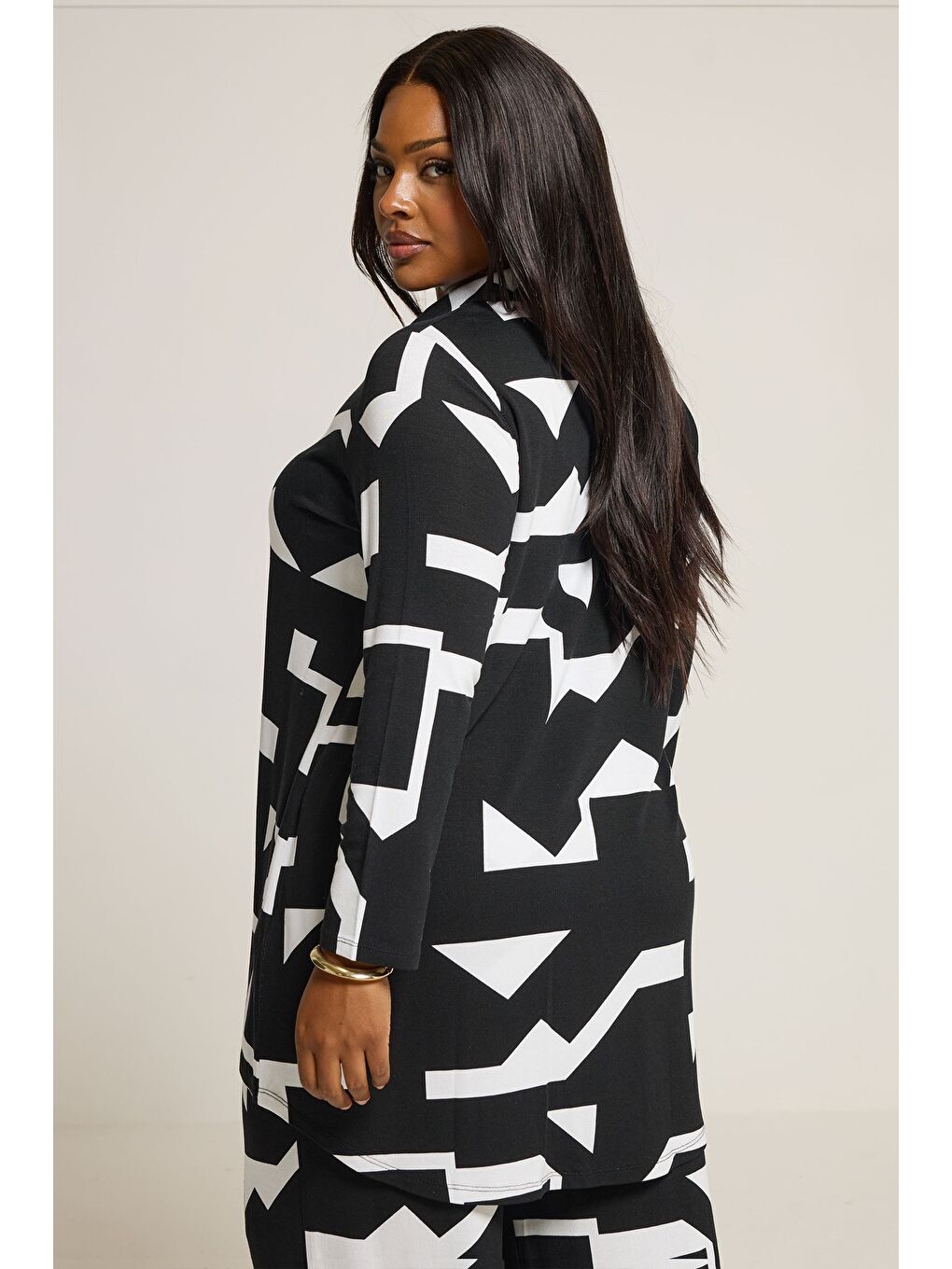 Siyah Büyük Beden Uzun Kollu Soyut Desenli Uzun Gömlek 304106-4