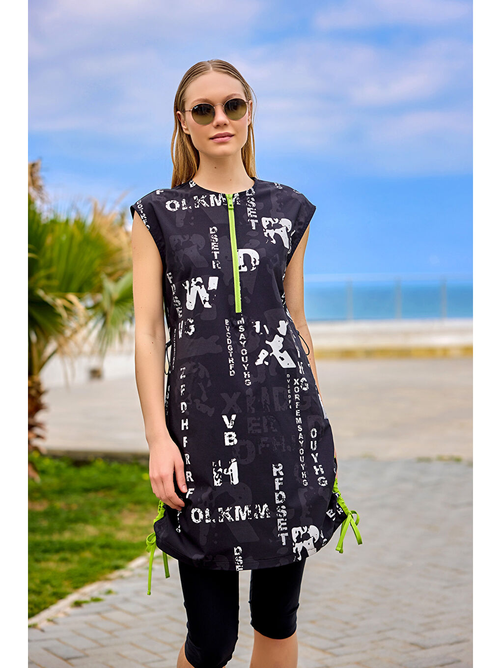 Siyah Desenli Yarı Kapalı Mayo UPF50+ Korumalı H2506-3