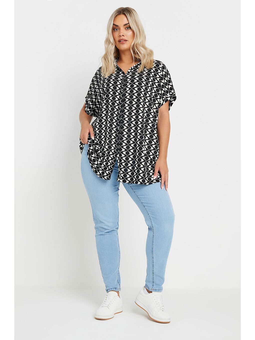 Siyah Büyük Beden Kısa Kollu Desenli Gömlek 303962-1