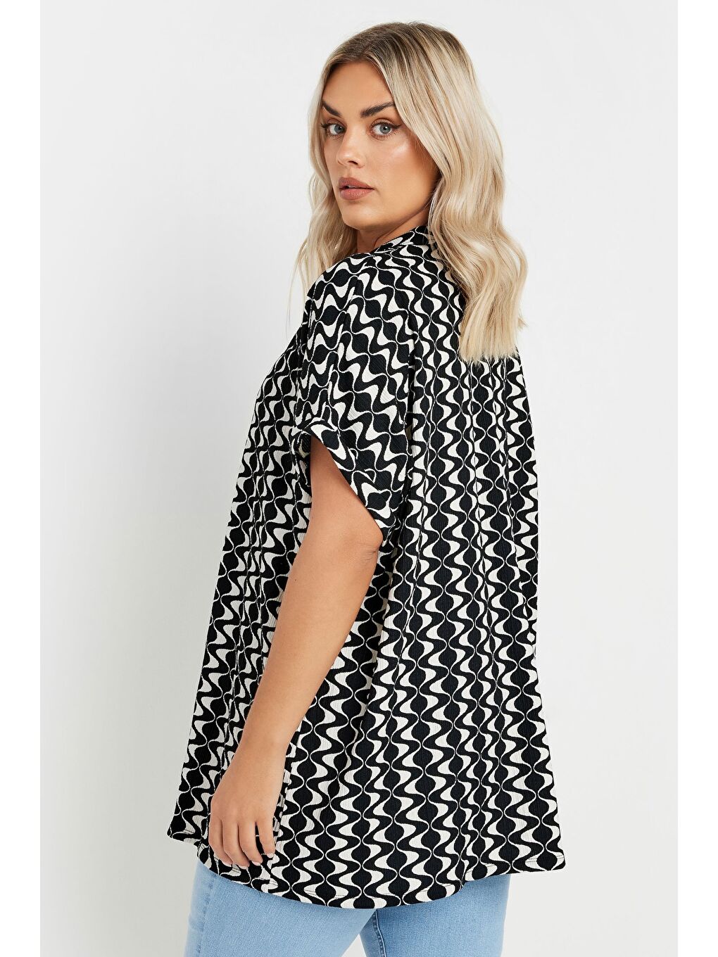 Siyah Büyük Beden Kısa Kollu Desenli Gömlek 303962-3
