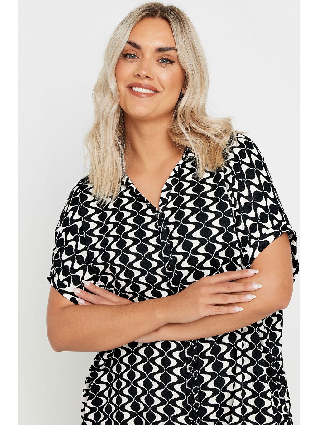 Siyah Büyük Beden Kısa Kollu Desenli Gömlek 303962-5