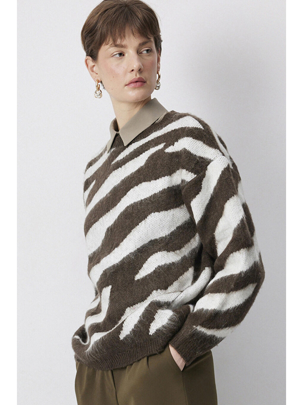 Kahverengi Desenli Triko Kazak