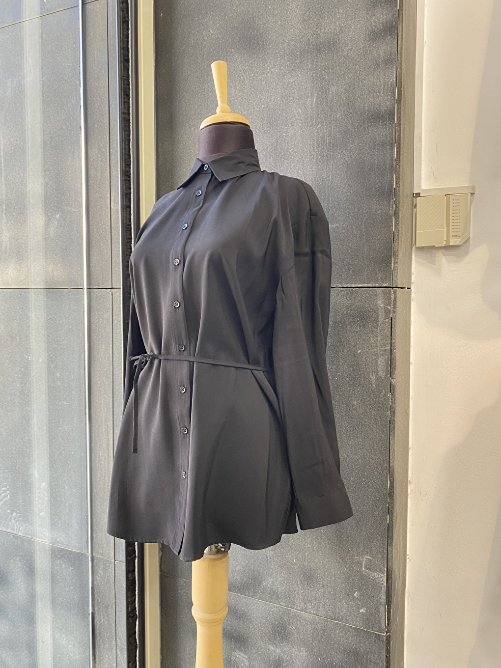 Siyah Çok Yönlü Bağlanabilir Oversize Gömlek