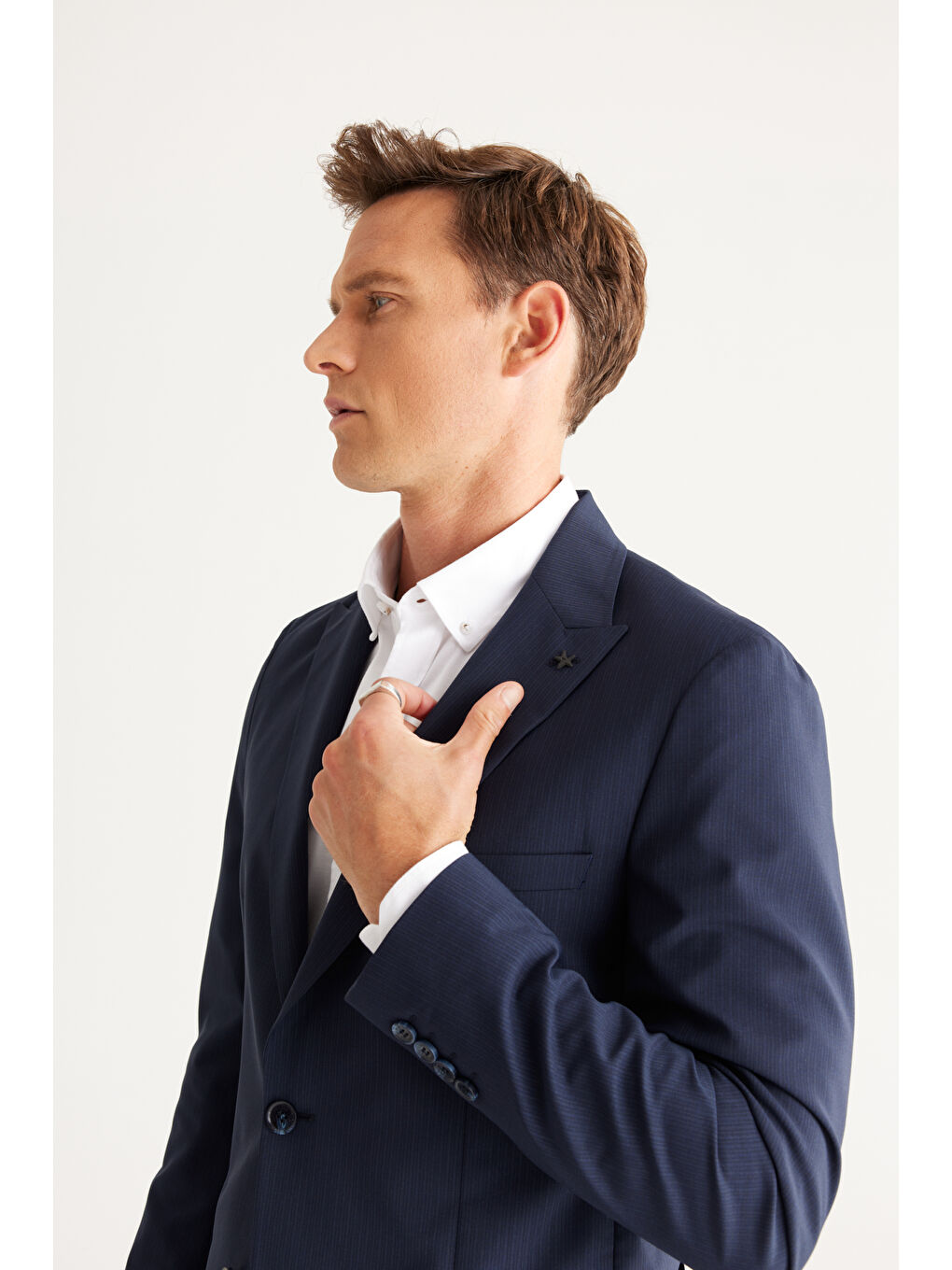 Erkek Lacivert Slim Fit Dar Kesim Kırlangıç Yaka Çizgili Takım Elbise-2