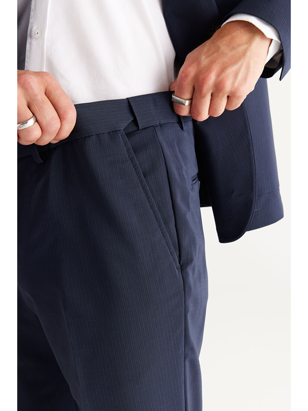 Erkek Lacivert Slim Fit Dar Kesim Kırlangıç Yaka Çizgili Takım Elbise-3