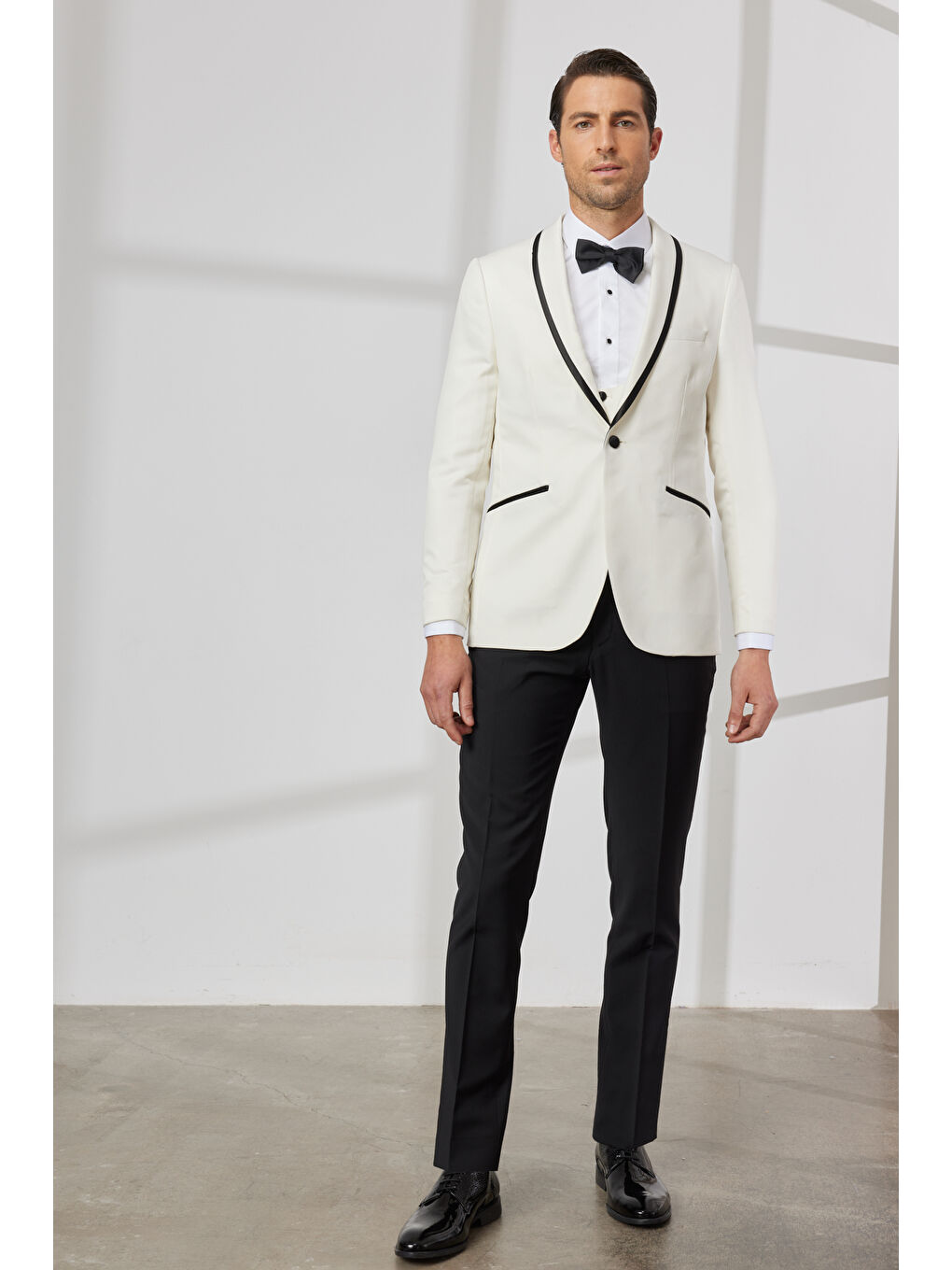 Erkek Beyaz Slim Fit Dar Kesim Şal Yaka Armürlü Yelekli Smokin Takım-4