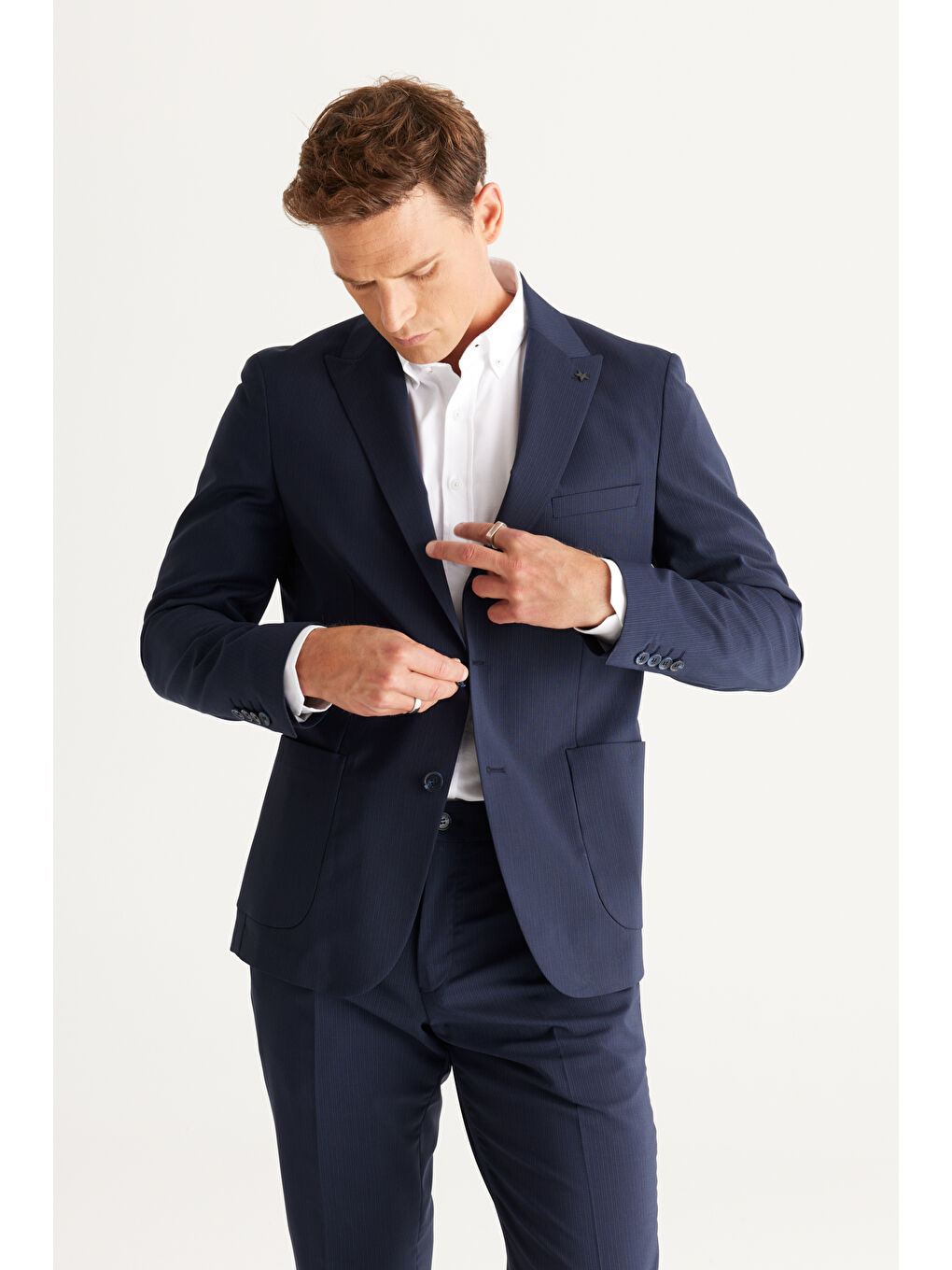 Erkek Lacivert Slim Fit Dar Kesim Kırlangıç Yaka Çizgili Takım Elbise-5