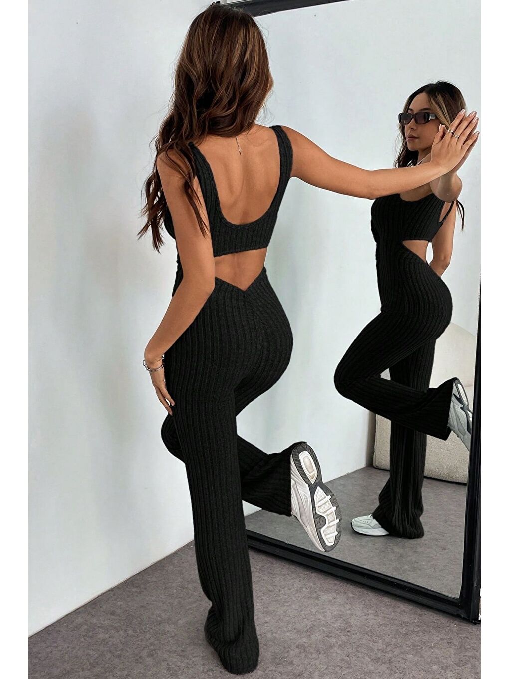 Kadın Siyah Yivli Sırtı Açık İnce Tulum-2