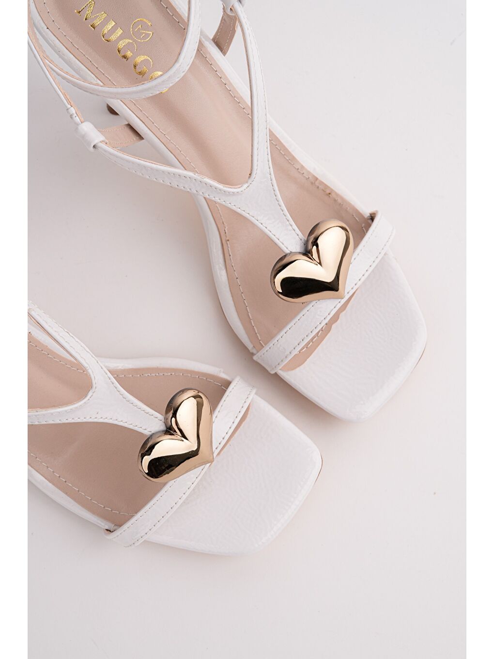 Beyaz HEART Kalp Aksesuarlı İnce Topuklu Kadın Sandalet-2