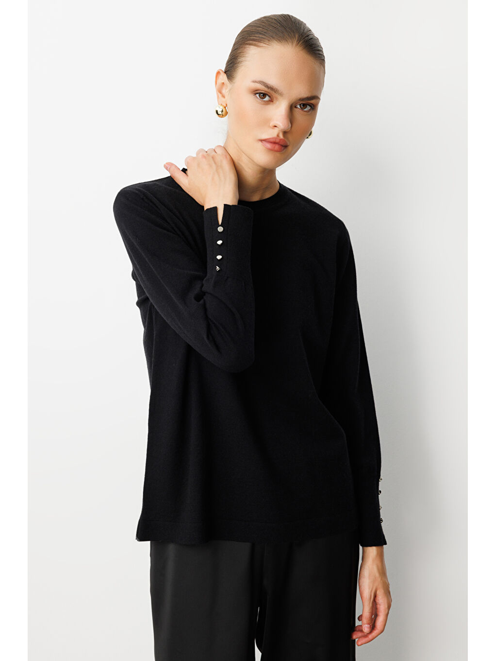 Kol Düğmeli Siyah Yuvarlak Yaka İnce Triko Kazak-3