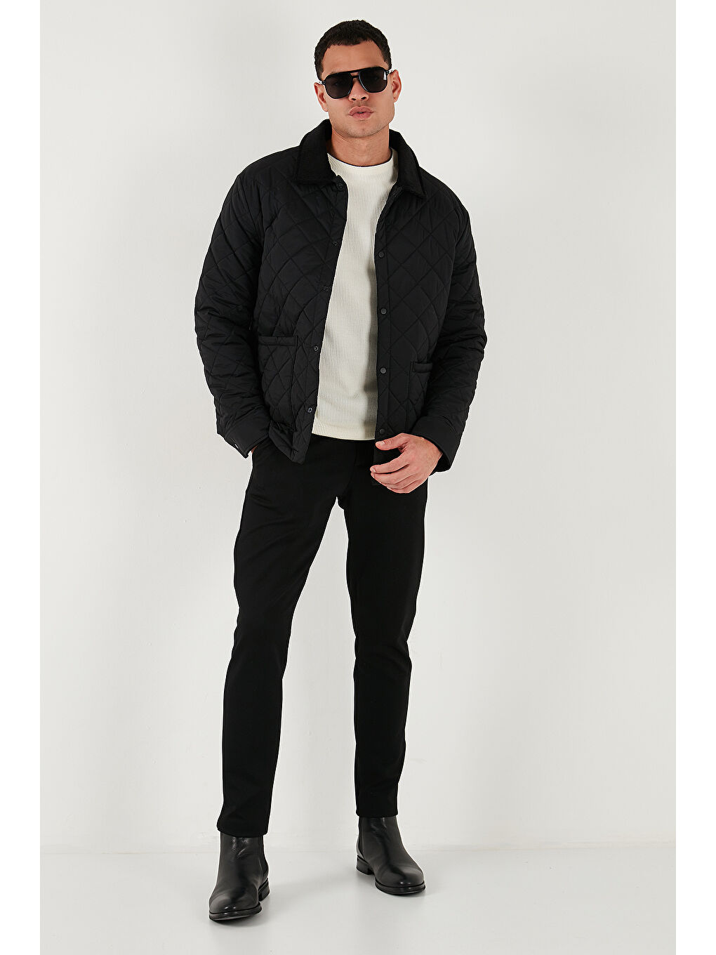 Siyah Kapitoneli Regular Fit Kadife Detaylı Mont 497LEROY-1