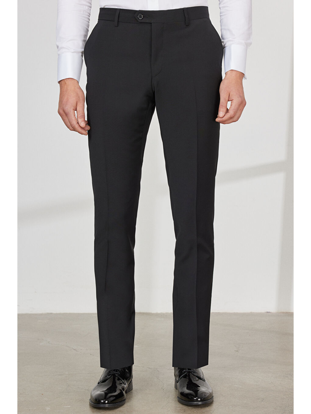 Erkek Beyaz Slim Fit Dar Kesim Şal Yaka Armürlü Yelekli Smokin Takım-9