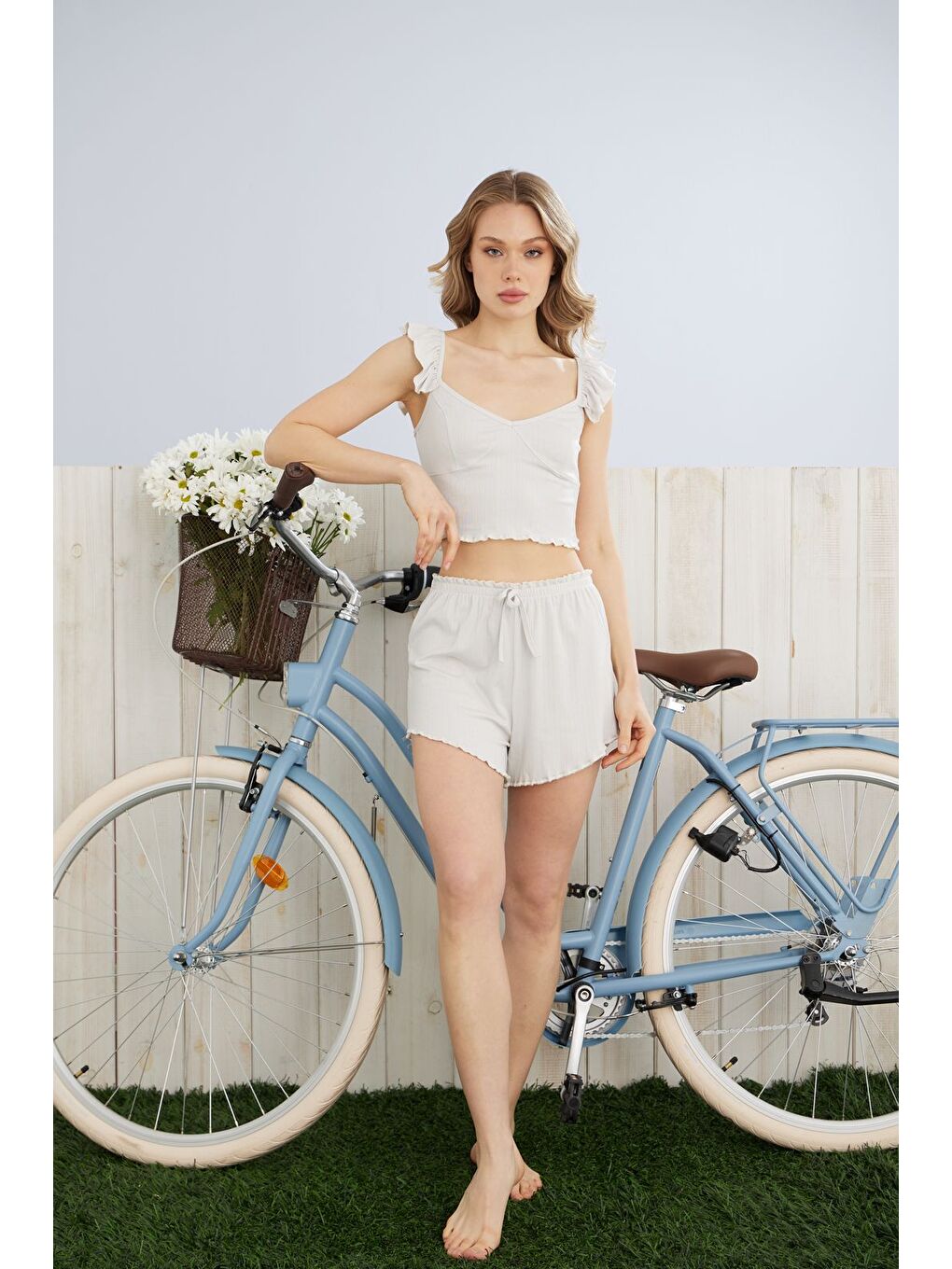 Gri Kadın Fırfır Detaylı Yüksek Kaliteli Fitilli Crop Şortlu Takım-1