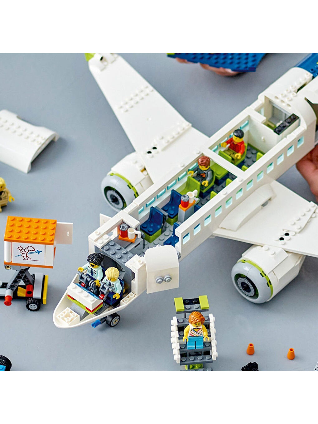 City Yolcu Uçağı 60367-3