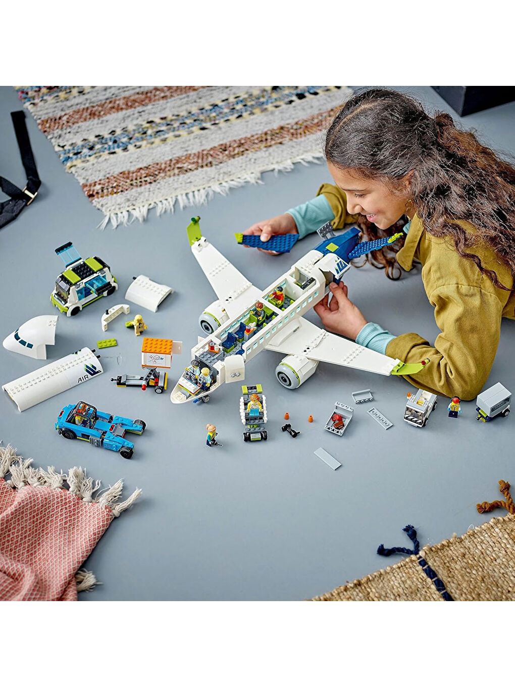 City Yolcu Uçağı 60367-4