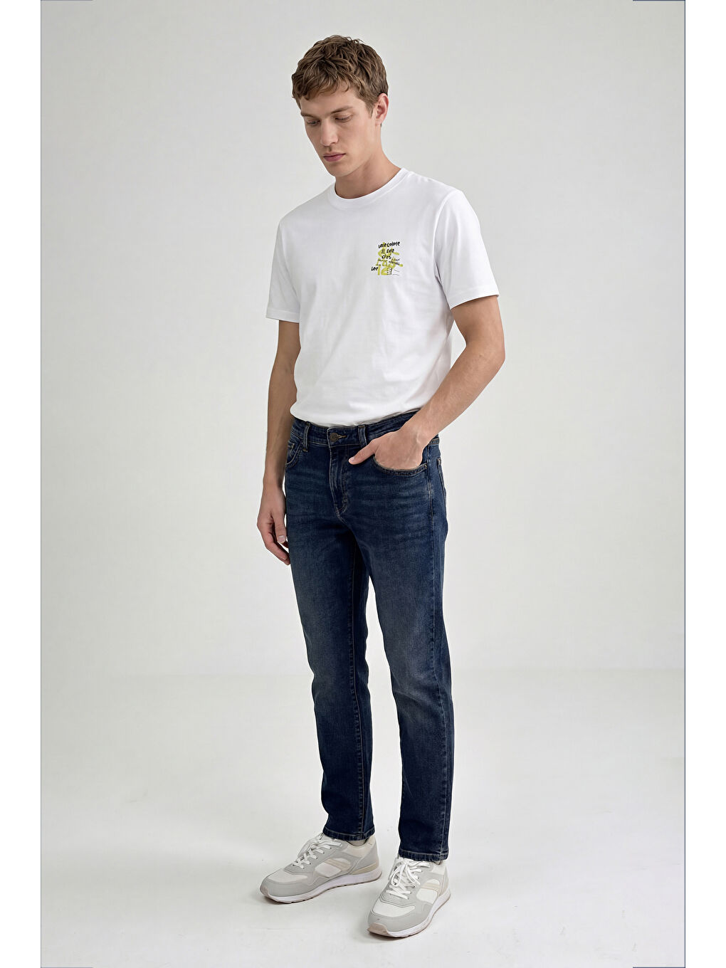 Beyaz %100 Pamuk Nefes Alabilir Kumaş Normal Kesim Bisiklet Yaka Tişört-1