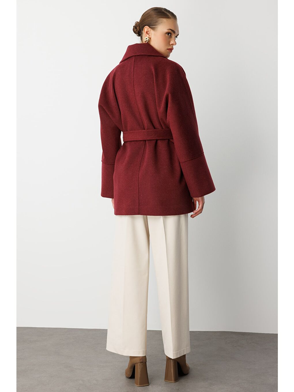 Rahat Kesim Yünlü Kısa Mürdüm Kaşe Kaban-5