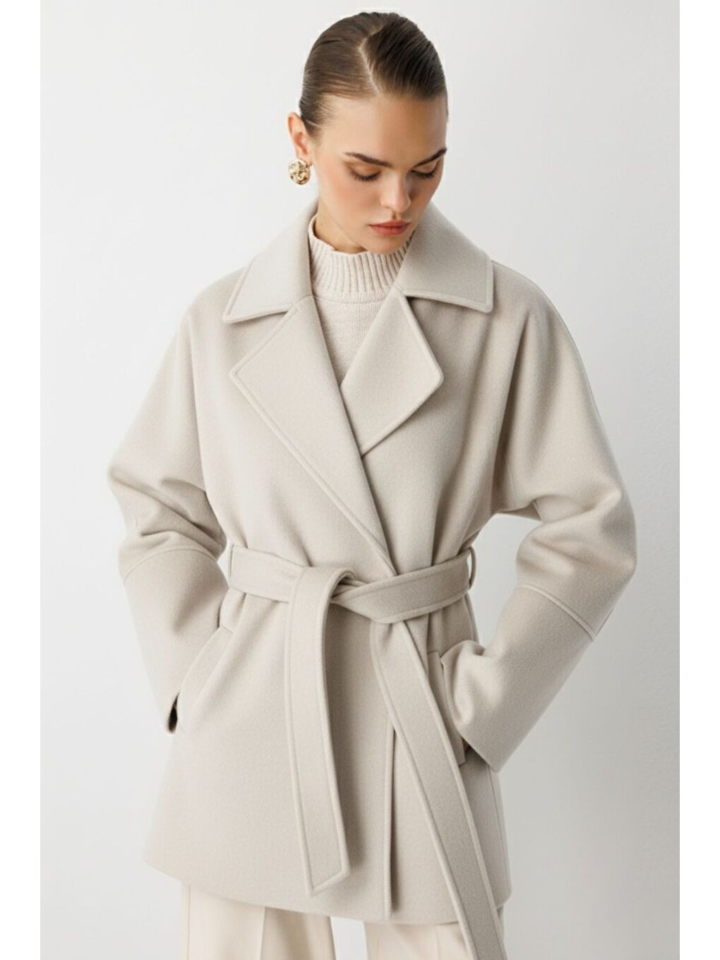 Rahat Kesim Yünlü Kısa Bej Rengi Kaşe Kaban-1