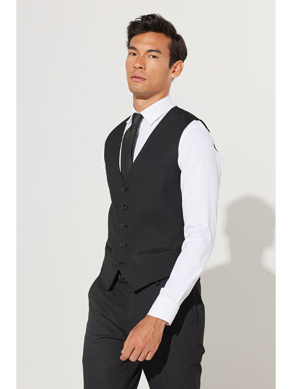 Erkek Siyah Slim Fit Dar Kesim Mono Yaka Armürlü Yelekli Takım Elbise-3