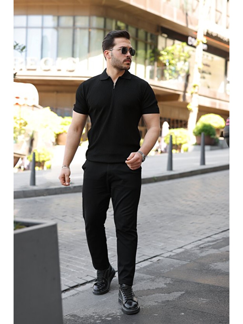Siyah Erkek Fermuarlı Yakalı Kısa Kollu Tshirt-3