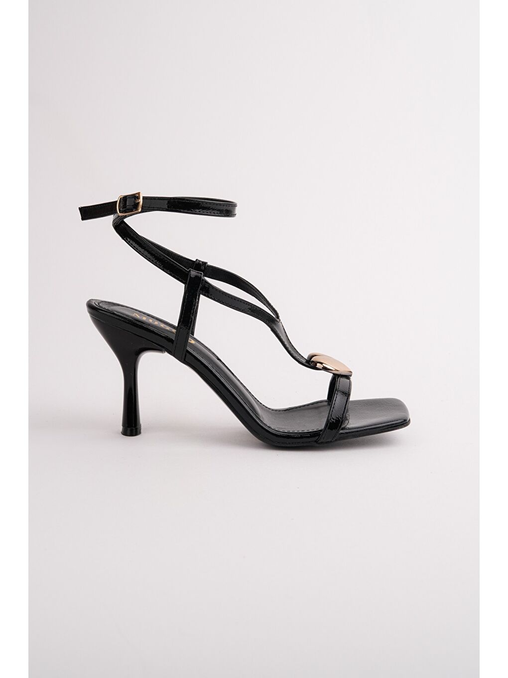 Siyah HEART Kalp Aksesuarlı İnce Topuklu Kadın Sandalet-4